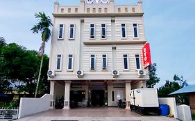 Super Oyo 621 Vania Residence